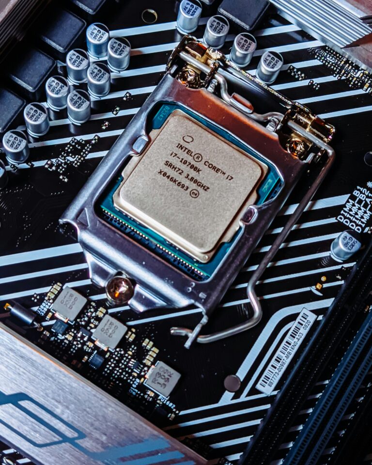 Intel vs AMD. Ktorý procesor je pre teba?